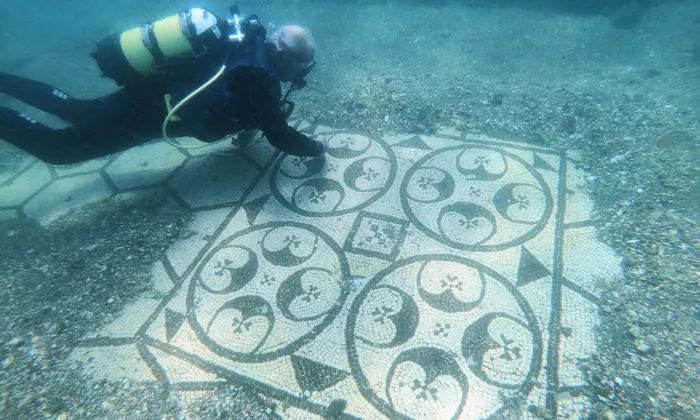 Roman residences of incredible beauty found in submerged remains of ancient Baiae
