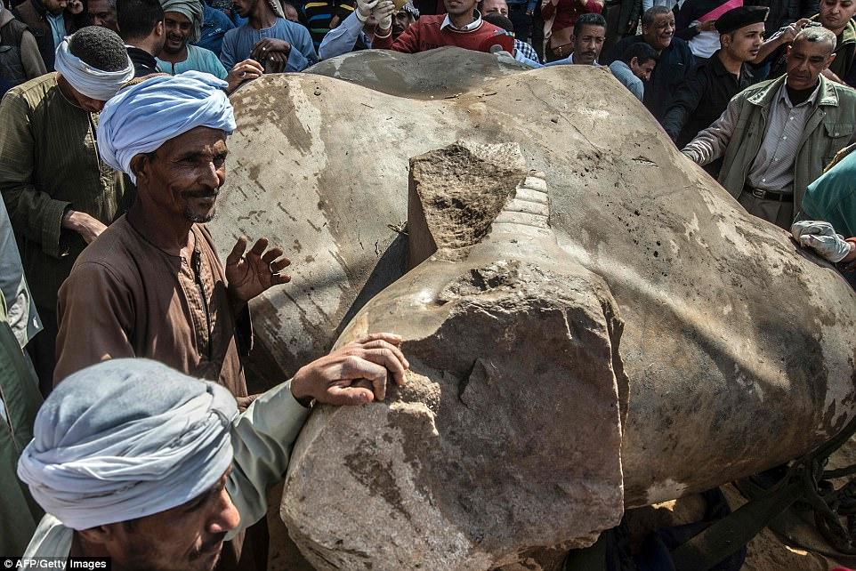 In Cairo, archaeologists unearth a 3,000-year-old Egyptian Pharaoh statue, hailed as “one of the most significant findings in history,” from a muddy ditch