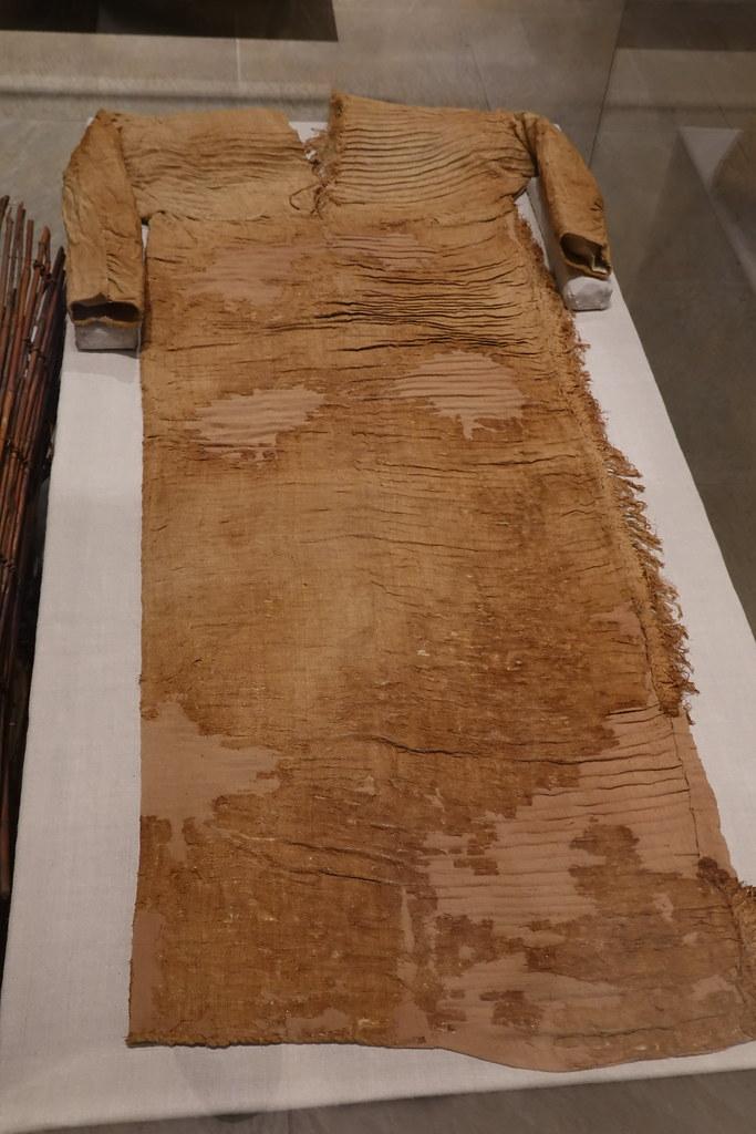 A Glimpse into Antiquity: The Egyptian Museum’s Ancient 4,500-Year-Old Tunic ‎