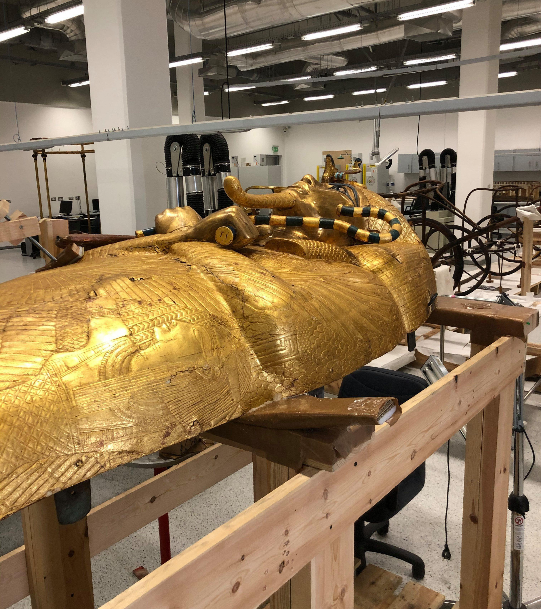 "Exploring the Grand Egyptian Museum: Where Tutankhamun's Coffin, Sealed for Thousands of Years, and Rare Ancient Treasures are Kept." - news.tinnhanhtv.com